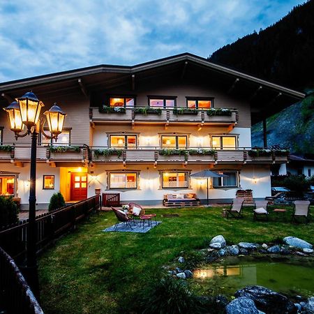 Pinetree Lodge Mayrhofen Bagian luar foto