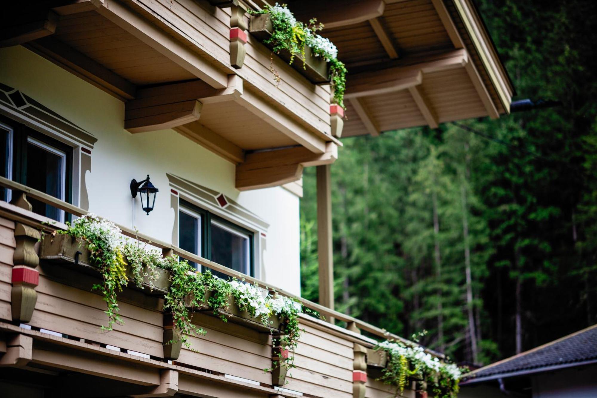 Pinetree Lodge Mayrhofen Bagian luar foto