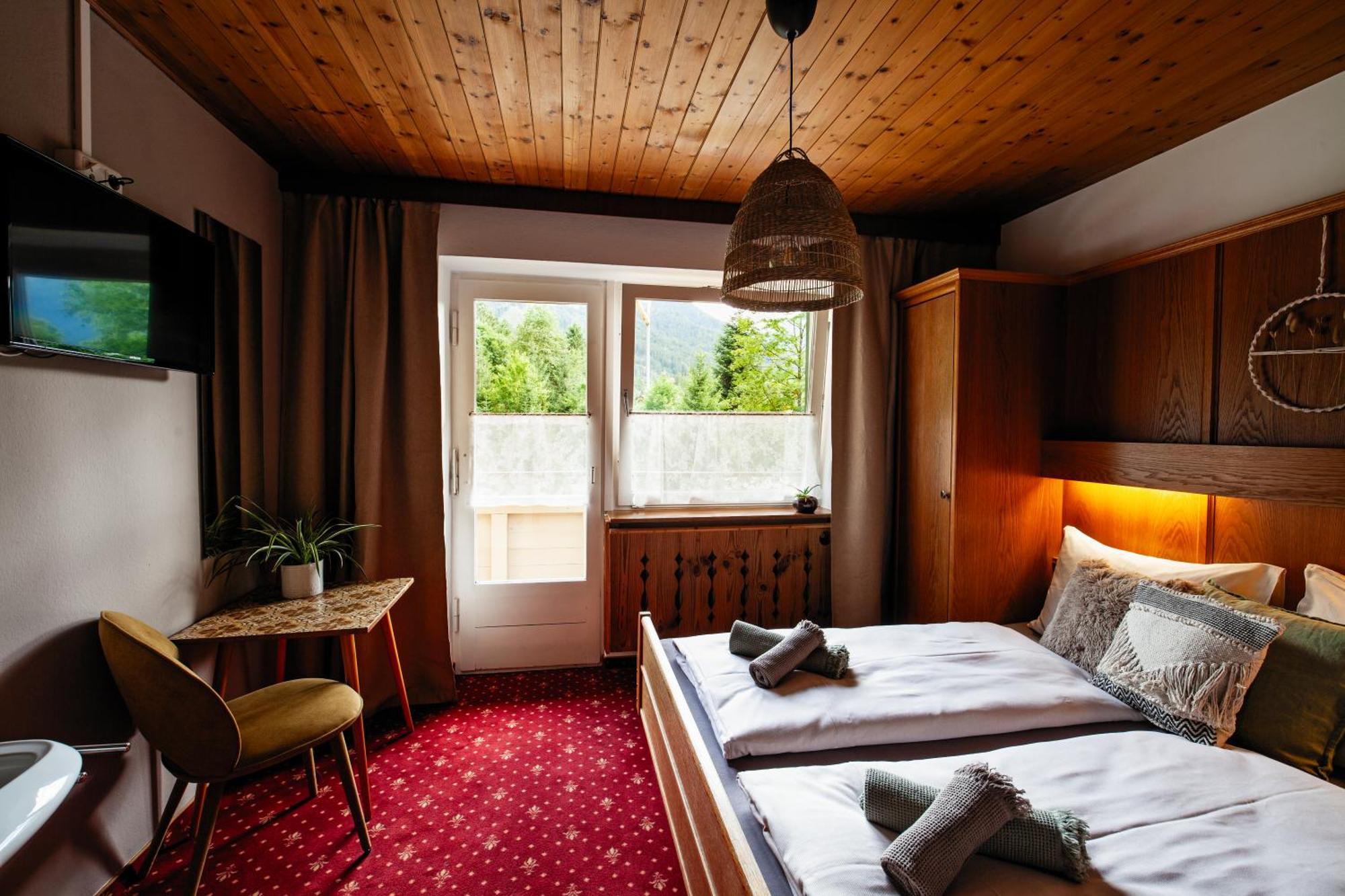 Pinetree Lodge Mayrhofen Bagian luar foto